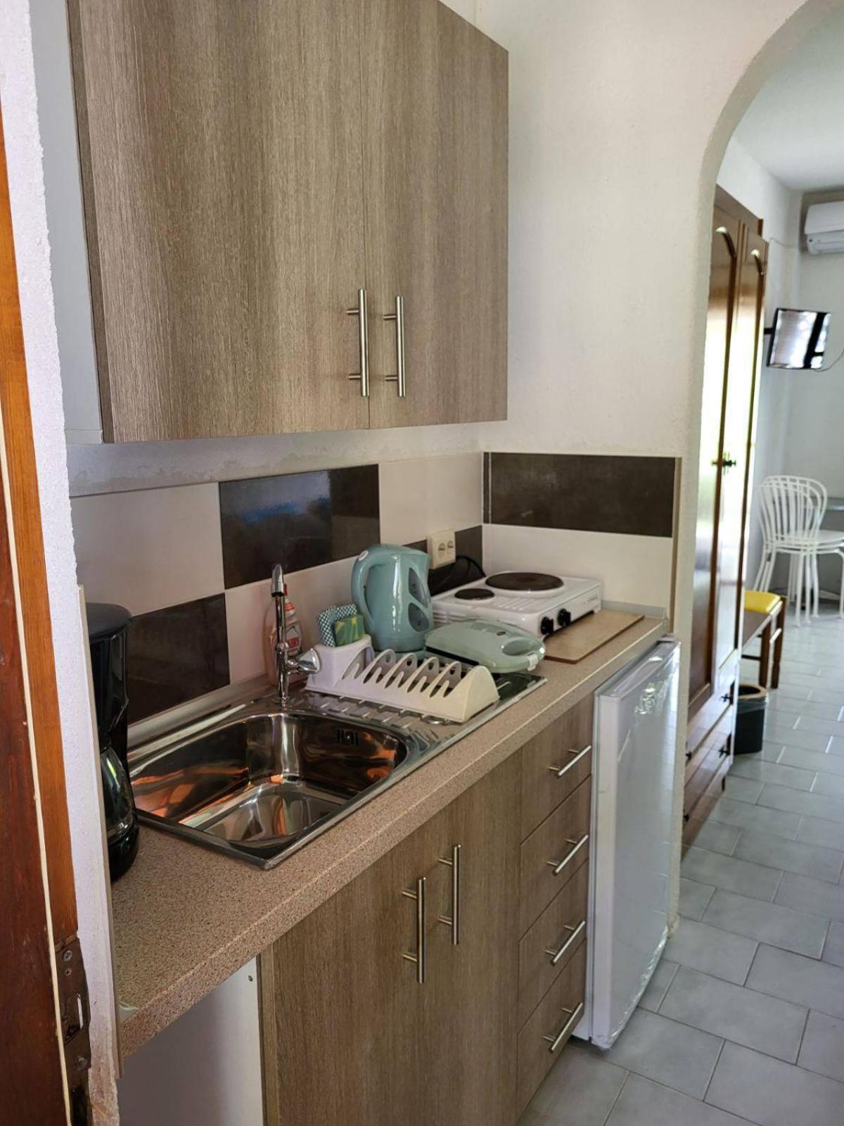 Hotel Agni -Enoikiazomena Diamerizmata Kallithea  Bagian luar foto